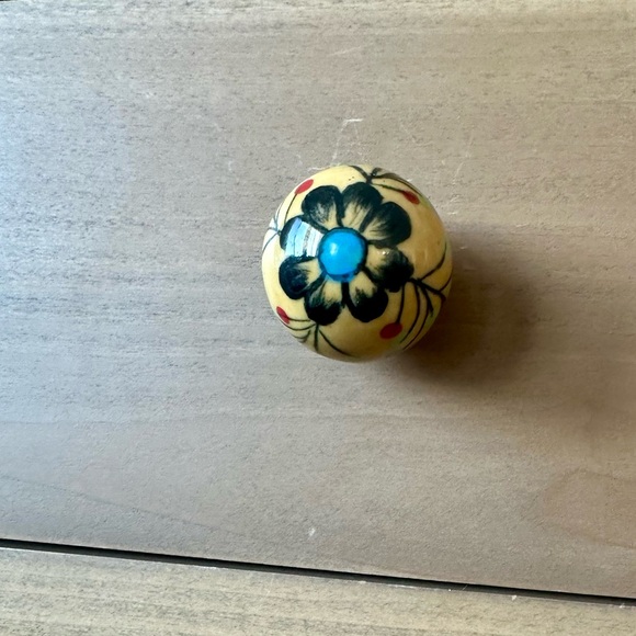 Pier 1 Knobs Porcelain Cabinet Drawer Knobs - Picture 3 of 15